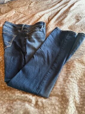Silver Jeans Women's Straight Leg Jeans in Dark Blue Wash